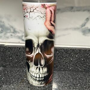 Is a tumbler with straws